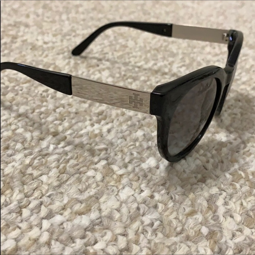 ✨Tory Burch Sunnies✨ - Picture 7 of 7